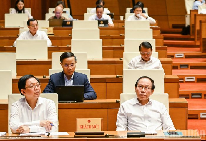 Phó Thủ tướng Lê Tiến Châu, Hồ Quốc Dũng và các đại biểu dự phiên họp. (Ảnh: DUY LINH)