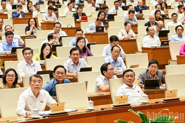 Thủ tướng Chính phủ Lê Minh Hưng, Thường trực Ban Bí thư Trần Cẩm Tú và các đại biểu Quốc hội tại phiên thảo luận về tình hình thực hiện kế hoạch phát triển kinh tế-xã hội. (Ảnh: DUY LINH)