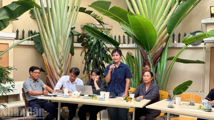 Người dân tham gia đóng góp ý kiến. (Ảnh: THANH HẢI)