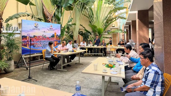 Nhiều người dân tham dự tọa đàm. (Ảnh: THANH HẢI)