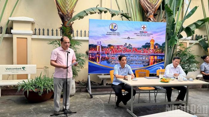 Ông Trần Nguyên Lộc, Chủ tịch Ủy ban nhân dân phường Phan Thiết phát biểu. (Ảnh: THANH HẢI)