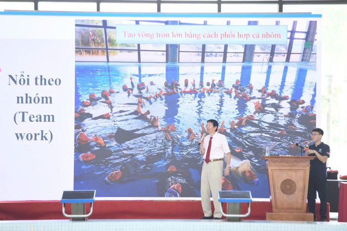 Chuyên gia Nhật Bản hướng dẫn các phương pháp phòng, chống đuối nước. (Ảnh: Ban tổ chức)