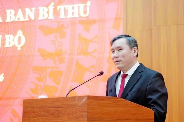 Giáo sư, Tiến sĩ Lê Văn Lợi, Ủy viên Trung ương Đảng, Chủ tịch Viện Hàn lâm Khoa học xã hội Việt Nam phát biểu tại Hội nghị. (Ảnh: THU TRANG)