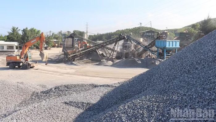 Quảng Ngãi yêu cầu bảo đảm đáp ứng đủ nhu cầu khoáng sản làm vật liệu xây dựng thông thường cho các dự án đầu tư công, dự án quan trọng, trọng điểm. (Ảnh: HIỂN CỪ)