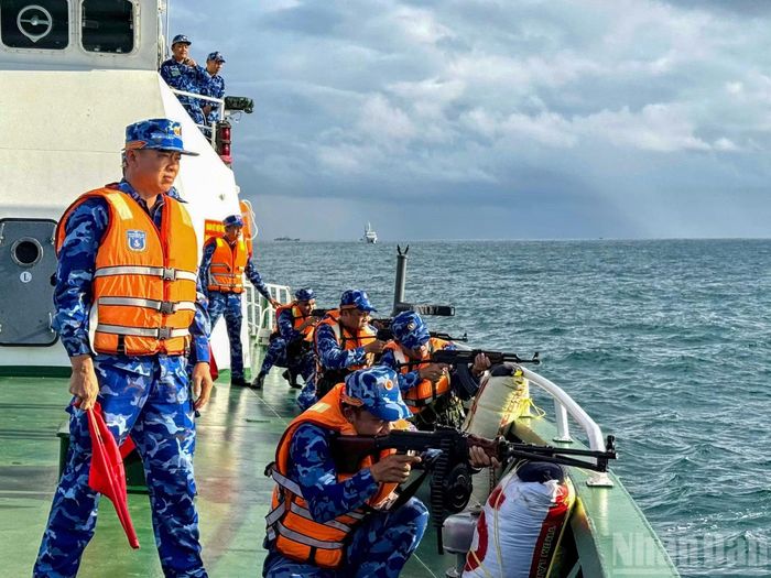 Cán bộ, chiến sĩ rèn luyện và thực hiện nhiệm vụ trong mọi tình huống.