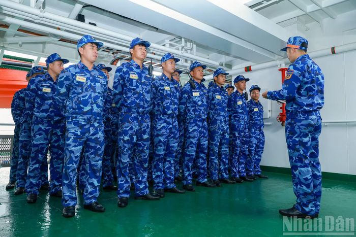 Cán bộ, chiến sĩ trên các tàu Cảnh sát biển luôn quyết tâm, sẵn sàng nhận và hoàn thành xuất sắc mọi nhiệm vụ.