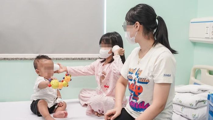 Hai bé phát triển khỏe mạnh.