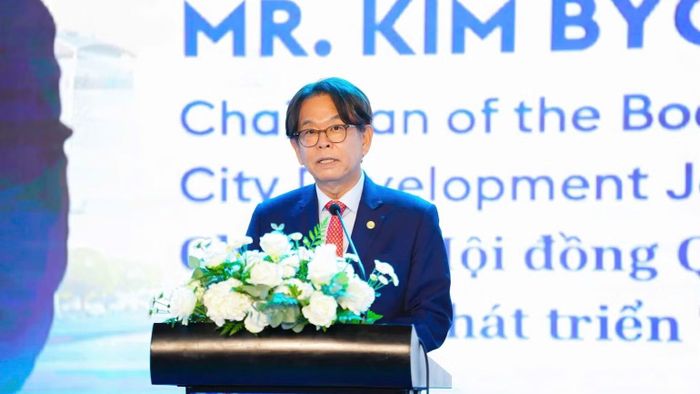 Ông Kim Byoungho, Chủ tịch Hội đồng Quản trị HDBank, phát biểu ý kiến tại diễn đàn. (Ảnh: CTV)