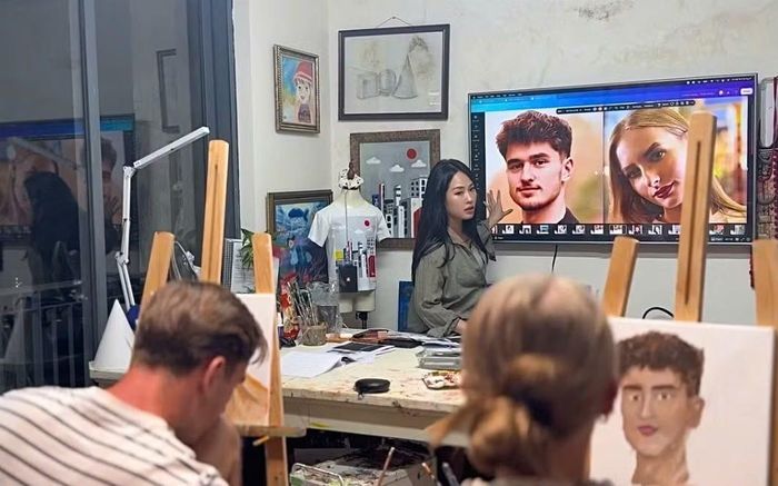 Các học viên nước ngoài tại lớp học của Diễm Hằng.