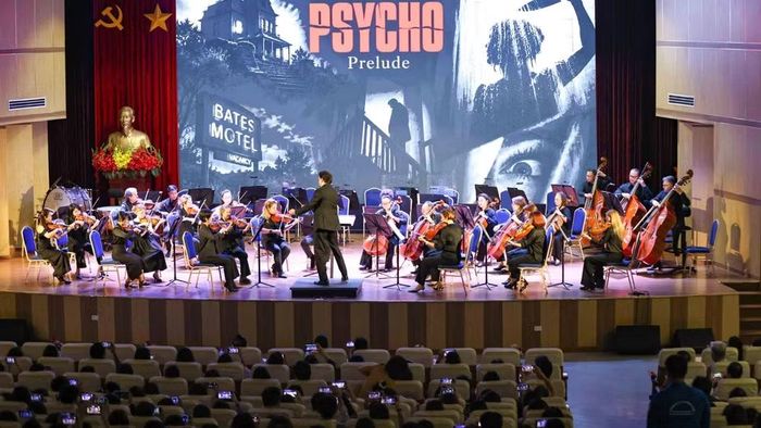 Chương trình hòa nhạc với sự tham gia biểu diễn của Dàn nhạc Giao hưởng Mặt Trời (Sun Symphony Orchestra). (Ảnh: THANH TÙNG)
