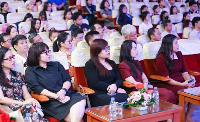 Chương trình hòa nhạc góp phần làm phong phú đời sống văn hóa tinh thần trong nhà trường. (Ảnh: THANH TÙNG)