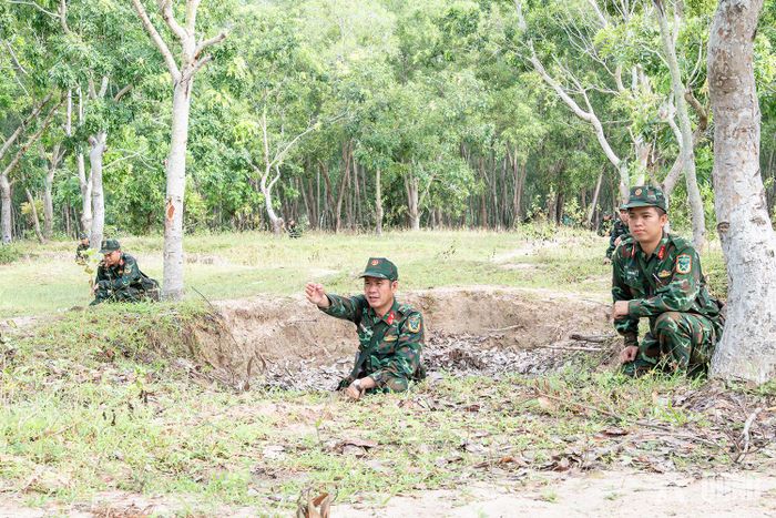 Tiểu đoàn 2 tổ chức giao nhiệm vụ cho các Đại đội trước khi bắn chiến đấu.
