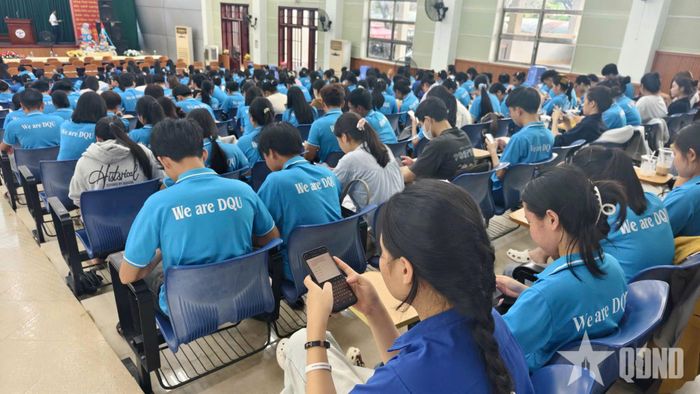 Sinh viên Trường Đại học Quảng Nam tham gia Cuộc thi trực tuyến tìm hiểu kiến thức pháp luật về biển, đảo.