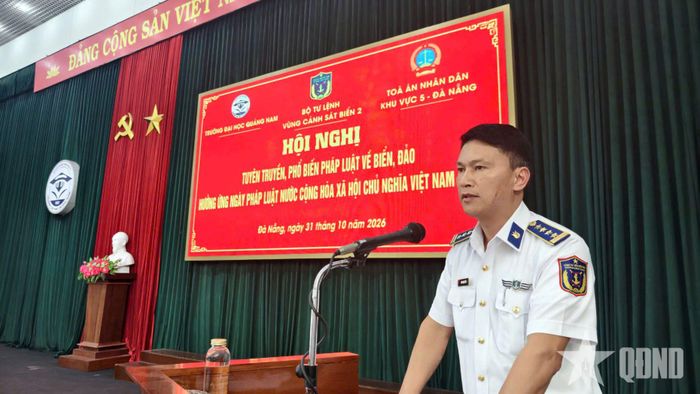 Đại tá Doãn Ngọc Triết, Phó tư lệnh pháp luật Bộ tư lệnh Vùng Cảnh sát biển 2 phát biểu khai mạc.