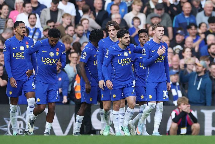 Các cầu thủ Chelsea mừng bàn thắng thứ 2 vào lưới Man Utd. Ảnh: AP 