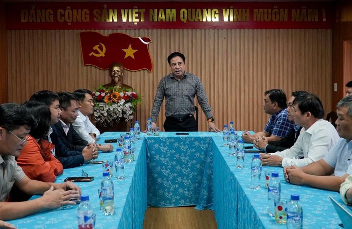 Phó Bí thư Thường trực Thành ủy Đà Nẵng Nguyễn Khắc Toàn làm việc với Trạm dược liệu Trà Linh.