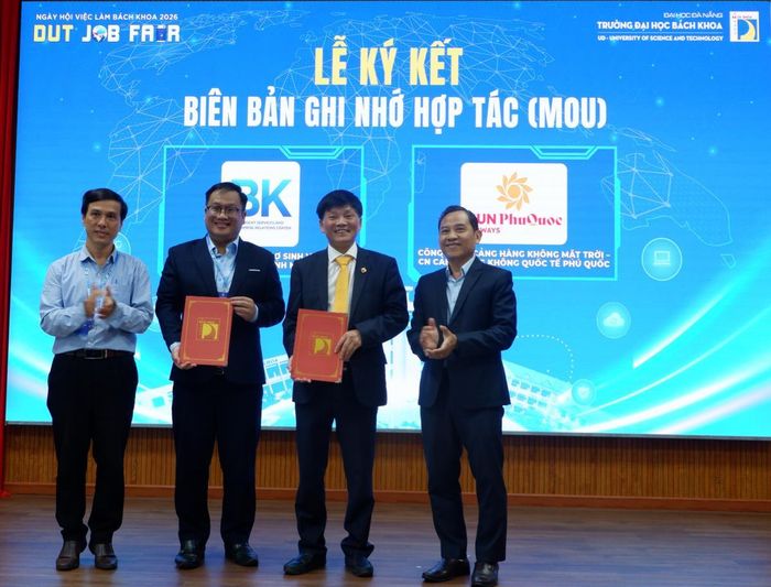 Lễ ký kết biên bản ghi nhớ hợp tác. Ảnh: P.T