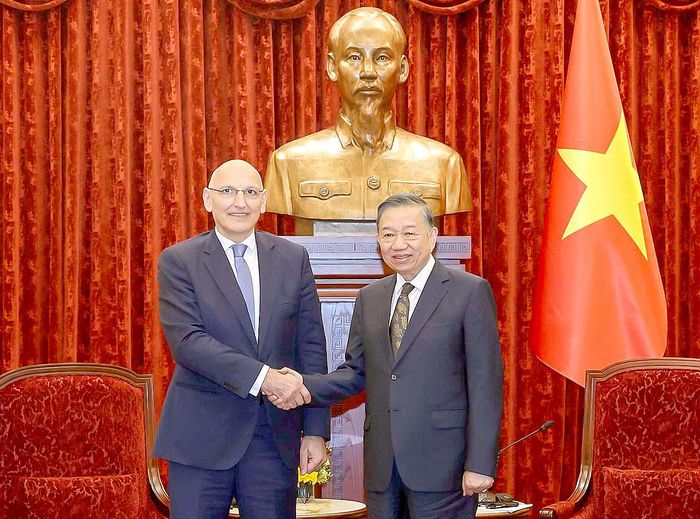 Tổng Bí thư, Chủ tịch nước Tô Lâm tiếp ông Elchin Amirbayov, Đặc phái viên Tổng thống Azerbaijan. Ảnh: TTXVN