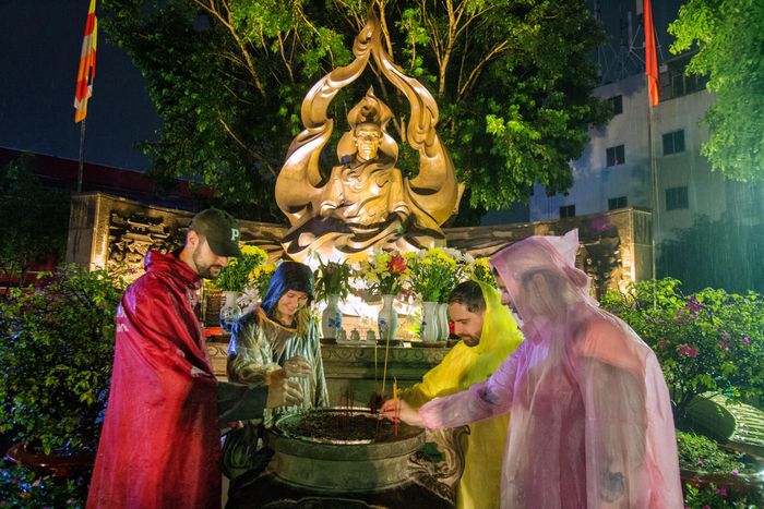  Giải nhì thuộc về tác phẩm “Ngưỡng mộ vì sự hi sinh cho Phật pháp” của tác giả Nguyễn Mạnh Cường 