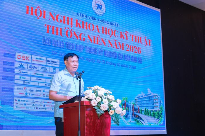  Thứ trưởng Bộ Y tế Đỗ Xuân Tuyên phát biểu tại hội nghị khoa học ngày 31-10. 