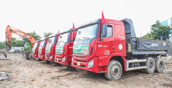  Các phương tiện, máy móc đã sẵn sàng. Ảnh: XUÂN QUỲNH 