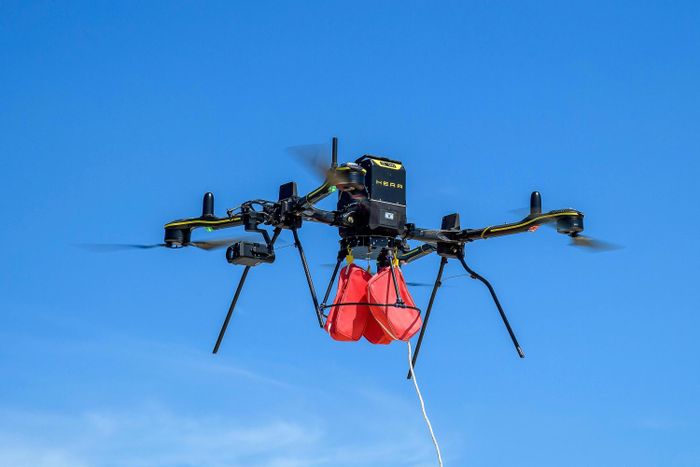  Cảnh sát huy động flycam hiện đại phục vụ diễn tập. Ảnh: CATP 