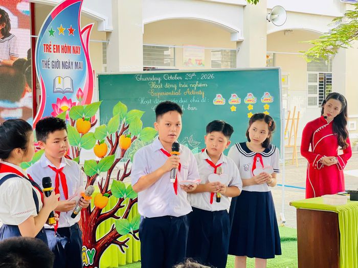 Các em tự tin giao tiếp, thể hiện bản thân mình.