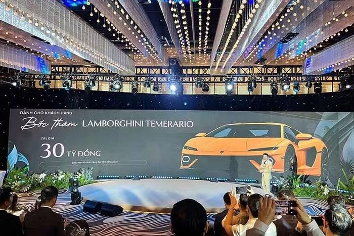 Điều kiện để khách hàng có cơ hội nhận giải là sở hữu căn hộ tại dự án Solina Luxury Apartments và tham gia chương trình theo thể lệ được công bố. Tuy nhiên, việc trao thưởng còn phụ thuộc vào kết quả kinh doanh của dự án, cụ thể là khi tỷ lệ bán hàng chạm mốc 90%.