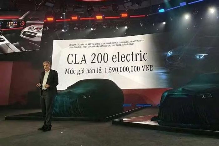Xe cũng có khả năng sạc nhanh từ 10% lên 80% trong khoảng 20 phút tại điều kiện sạc phù hợp. Với trạm chỉ tương thích hệ thống 400V, công suất sạc nhanh DC tối đa giới hạn ở 100 kW và thời gian tương ứng khoảng 40-45 phút. Sạc chậm AC 11 kW dùng điện 3 pha cho phép sạc từ 0-100% trong khoảng 6,5 giờ.