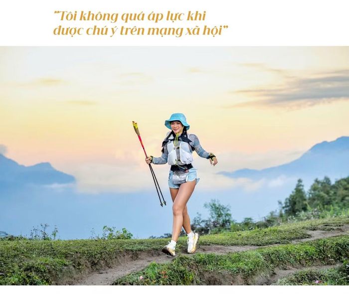 - Việc được chú ý trên mạng xã hội có tạo áp lực cho chị không?