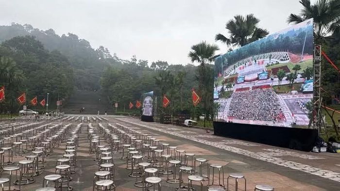 Không chỉ là sự kiện cổ vũ một học sinh tranh tài tại sân chơi trí tuệ cấp quốc gia, điểm cầu tại Đền Hùng còn là dịp để giới thiệu truyền thống hiếu học, bản sắc văn hóa, lịch sử và con người Đất Tổ tới đông đảo khán giả cả nước.