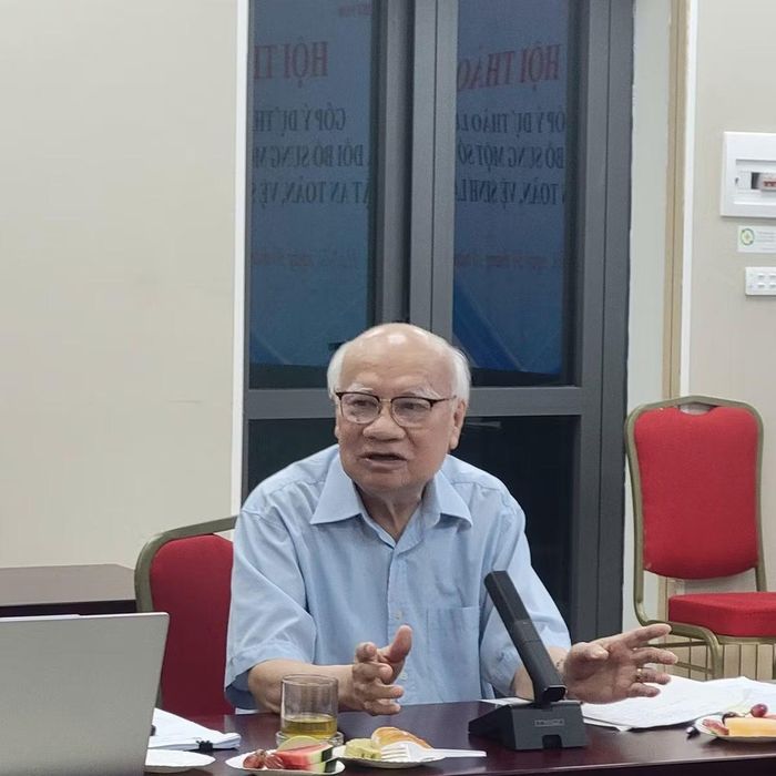 PGS.TS Nguyễn An Lương, nguyên Phó Chủ tịch Thường trực Tổng Liên đoàn Lao động Việt Nam phát biểu tại hội thảo