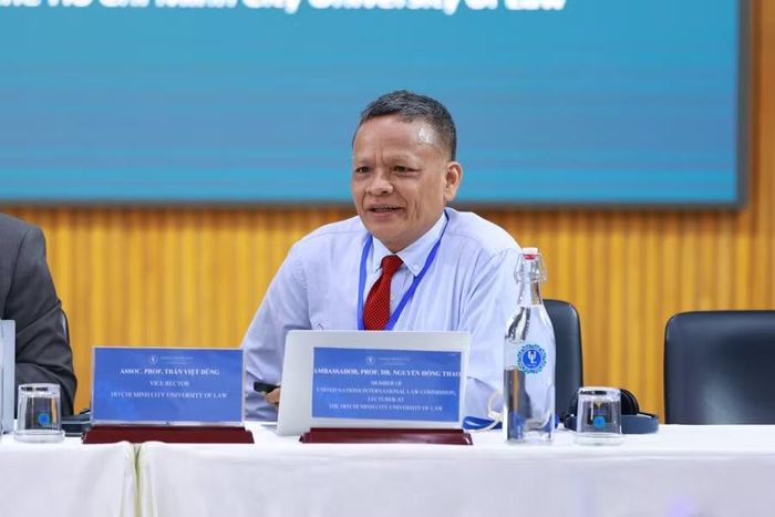Đại sứ, GS.TS. Nguyễn Hồng Thao, thành viên Ủy ban Luật pháp quốc tế (ILC) tại hội thảo. Ảnh: ULAW.