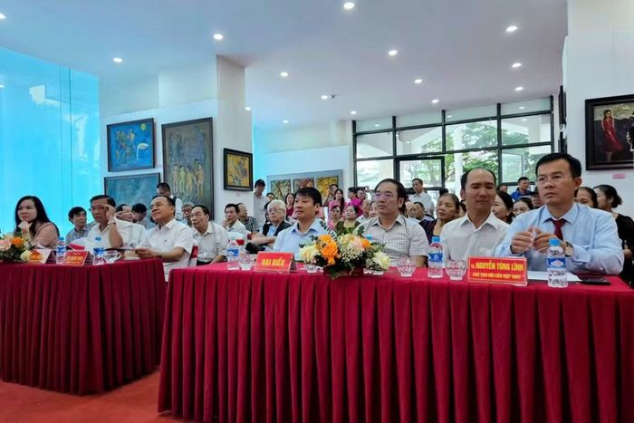 Quang cảnh buổi triển lãm.