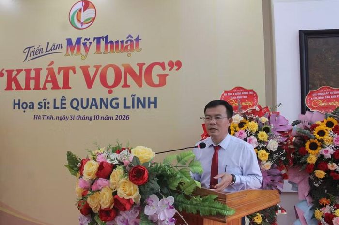 Ông Nguyễn Tùng Lĩnh, Chủ tịch Hội LH Văn học nghệ thuật Hà Tĩnh phát biểu tại Triển lãm.
