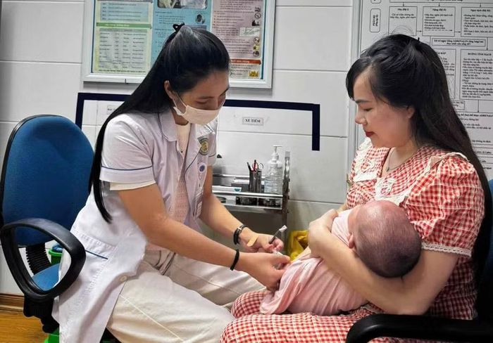 Tiêm phòng cúm A cho trẻ em tại Quảng Trị. Ảnh: CDC Quảng Trị.