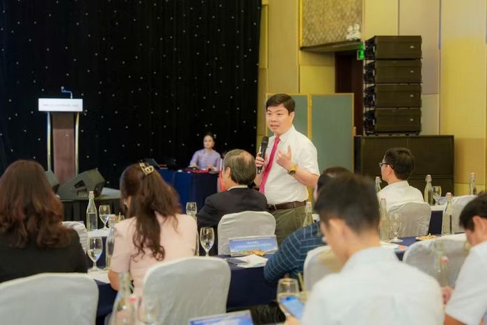 Đại diện Bệnh viện Trung ương Huế phát biểu về du lịch y tế.
