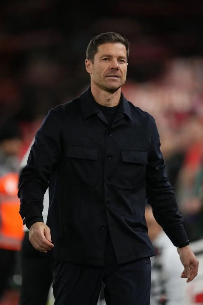 HLV Xabi Alonso cũng chưa tạo được sự ổn định cho Chelsea tại Ngoại hạng Anh mùa này. Ảnh: The Sun.