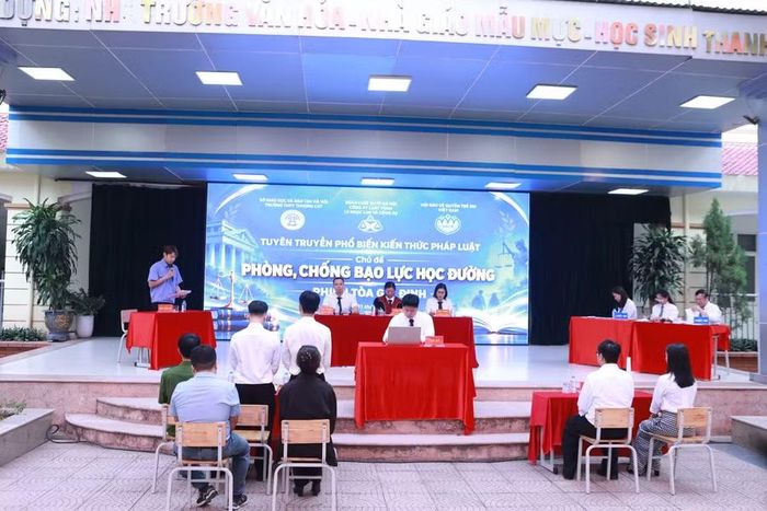 Phiên tòa giả định được thực hiện với đầy đủ các thành phần.