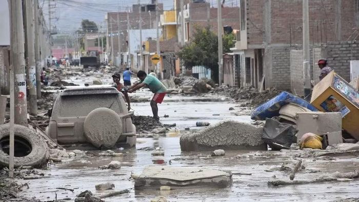 Người dân Peru bị cô lập do lũ lụt trong đợt El Nino năm 2017.