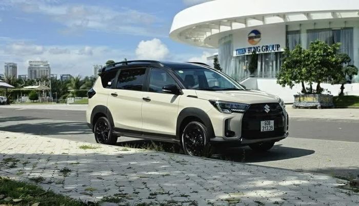 Suzuki XL7 cạnh tranh trong nhóm xe đa dụng cỡ nhỏ, nơi có Mitsubishi Xpander và Toyota Veloz Cross.