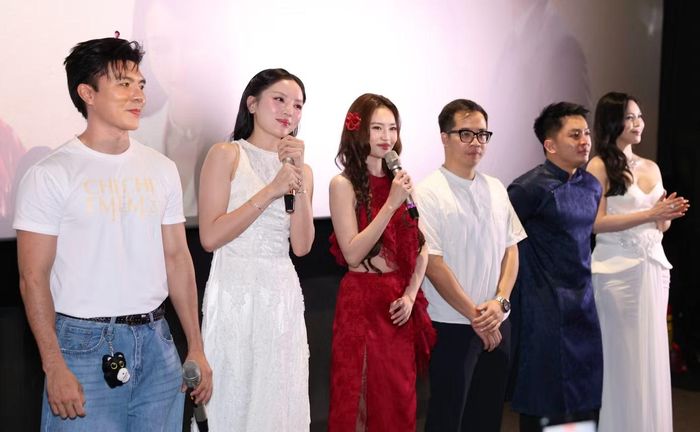 Đoàn phim gồm nhiều mỹ nam mỹ nữ như Chi Pu, Ninh Dương Lan Ngọc, Kỳ Duyên, Steven Nguyễn, Quốc Anh liên tục đi cinetour để chia sẻ về quá trình quay phim, giao lưu với khán giả và người hâm mộ.