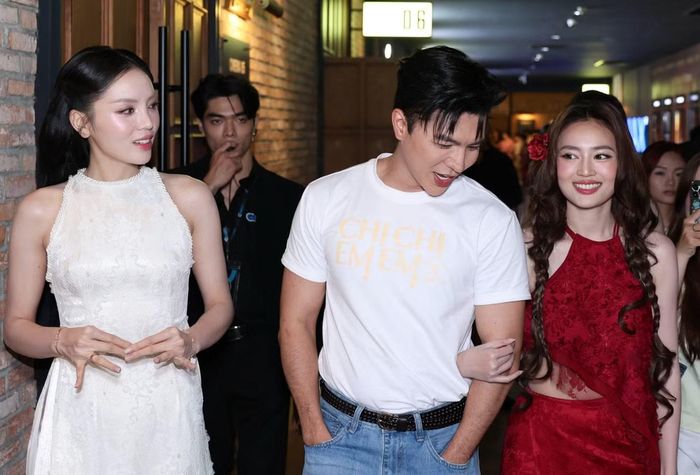 Trong đó, cặp đôi gây chú ý nhất là Ninh Dương Lan Ngọc và Steven Nguyễn. Cả hai đóng vai vợ chồng Cường và Liễu. Thị Liễu được Văn Cường dùng tiền chuộc thân để thoát khỏi sòng bạc. Tuy nhiên, sau này cô gặp lại Văn Tài (Quốc Anh) - bạn thân thời niên thiếu - khiến cô nhận ra bản thân khát khao tình yêu và mong tìm được người quan tâm tới mình. Trong khi đó, Văn Cường giàu có nhưng lại là kẻ nóng tính, bạo lực khiến Thị Liễu cảm thấy sợ hãi, muốn lấy lại giấy chuộc thân, kết thúc duyên vợ chồng.