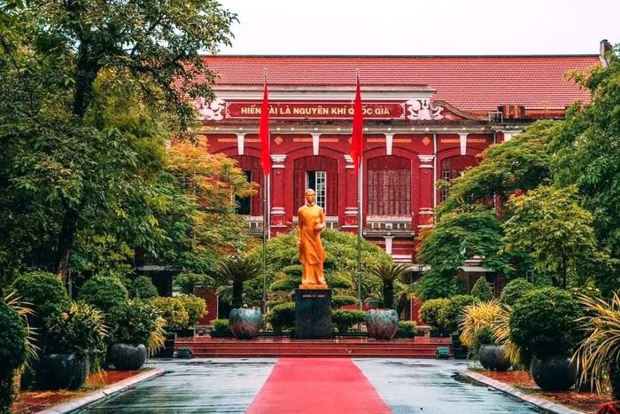 Quốc học Huế - ngôi trường lập kỷ lục có 3 lần học sinh giành chức vô địch Đường lên đỉnh Olympia. Ảnh: QHH