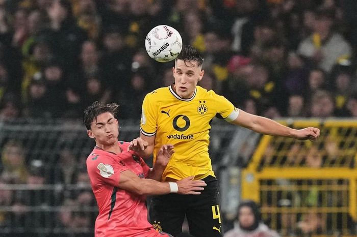  Dortmund (áo vàng) sẽ phải nỗ lực hơn 100% phong độ mới có thể hy vọng giành điểm ở Allianz Arena. 