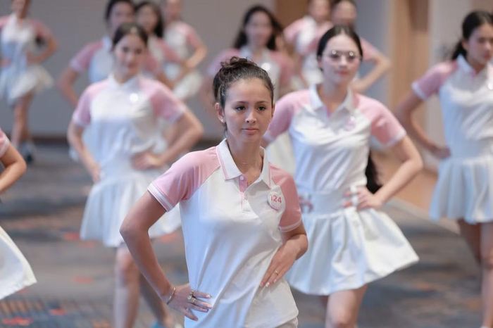 Gouband Lisa có chung cảm xúc với Hạ Nghi. Chung kết đến gần khiến cô hào hứng, nhưng cũng muốn trò chuyện với các bạn nhiều hơn. Các thí sinh đến từ nhiều vùng miền, mỗi người có một lịch trình sau cuộc thi nên Lisa chưa biết khi nào cả nhóm mới có dịp hội ngộ đông đủ.