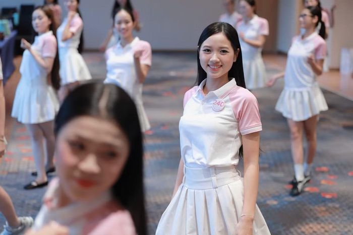 Bên cạnh sự quyết tâm, Hạ Nghi bắt đầu thấy buồn khi nghĩ đến ngày chia tay. Sau gần ba tháng gắn bó tại nhà chung, cô tiếc nuối vì thời gian trôi nhanh, các thí sinh sắp trở về với cuộc sống riêng. Những ngày tập luyện cuối vì thế cũng là khoảng thời gian cô muốn trân trọng bên các bạn.
