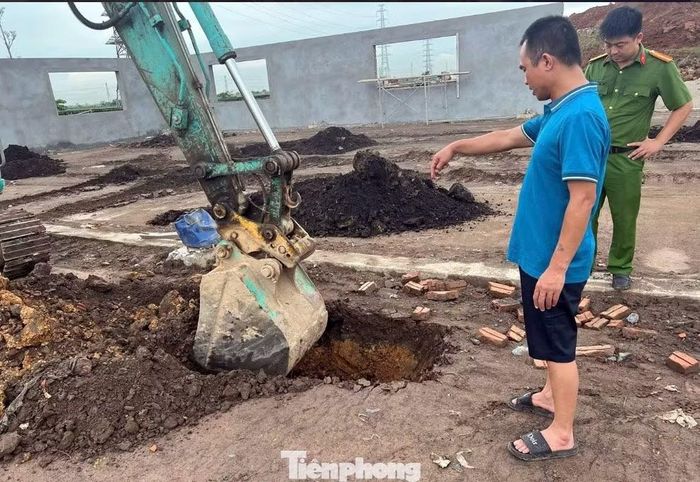 Cơ quan điều tra khám xét, lấy mẫu chất thải tại Công ty Đông Dương 3 và Công ty Hồng Vận.