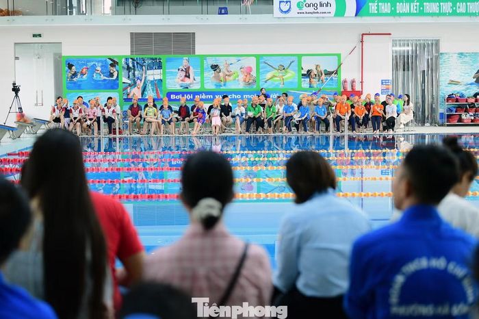 Tham gia tập huấn có cán bộ, giáo viên và học sinh, trong đó có đại diện Thường trực Đoàn Thanh niên, Hội đồng Đội, giáo viên làm Tổng phụ trách Đội, giáo viên giáo dục thể chất của 126 xã, phường trên địa bàn Thành phố.