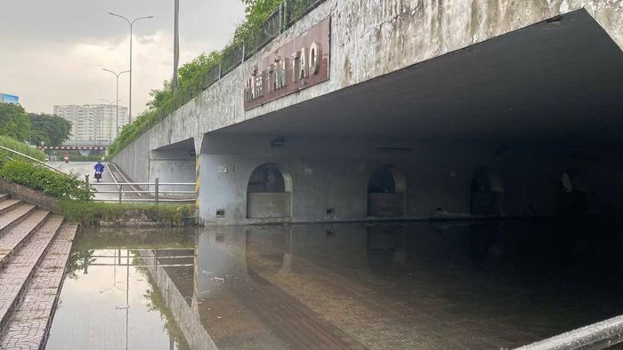 Khu vực hầm chui Tân Tạo ngập nhẹ